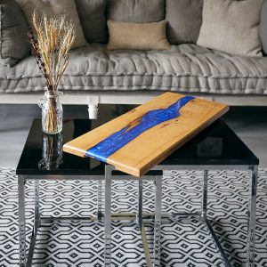 Dessous de plat chêne-époxy-pigment métallique bleu